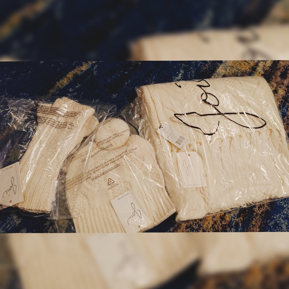 Joie Winter Scarf Beanie Hat Gloves 3 PC Set NWT - Picture 8 of 8